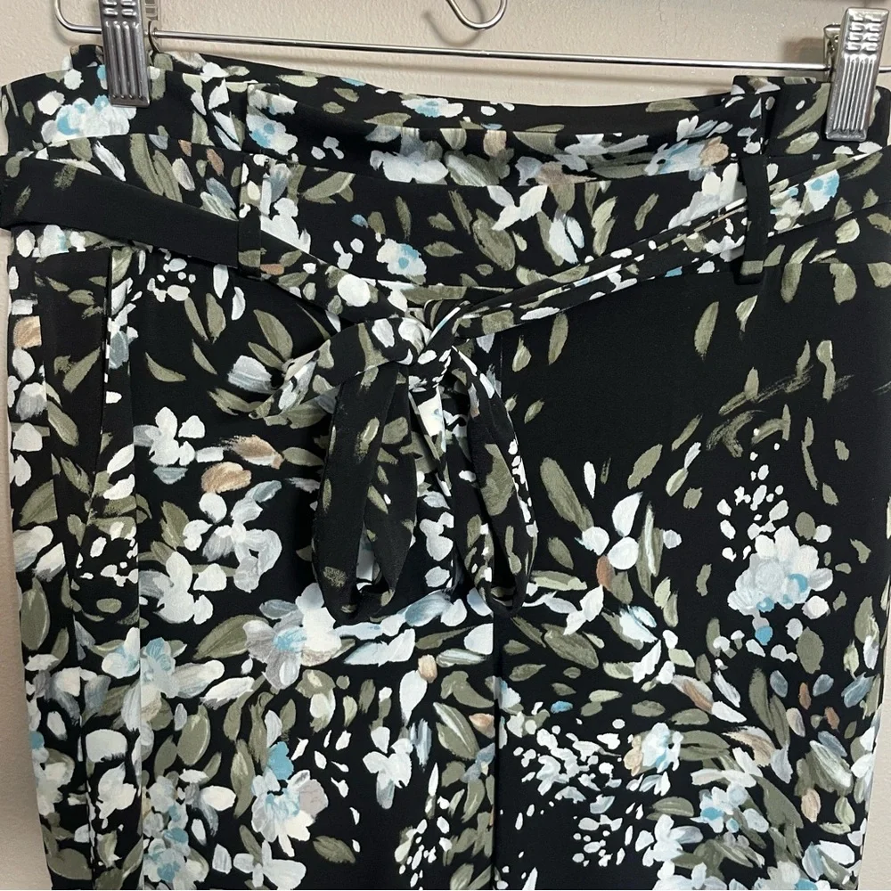 White House Black Market The Tapered Ankle Floral Dress Pants